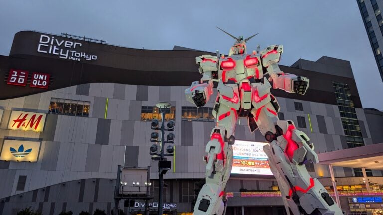 Giant Unicorn Gundam statue illuminated at DiverCity Tokyo Plaza.